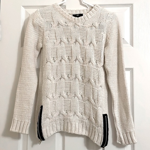 SALE! 🤍 H&M Cream Cable Knit Sweater - Picture 2 of 6